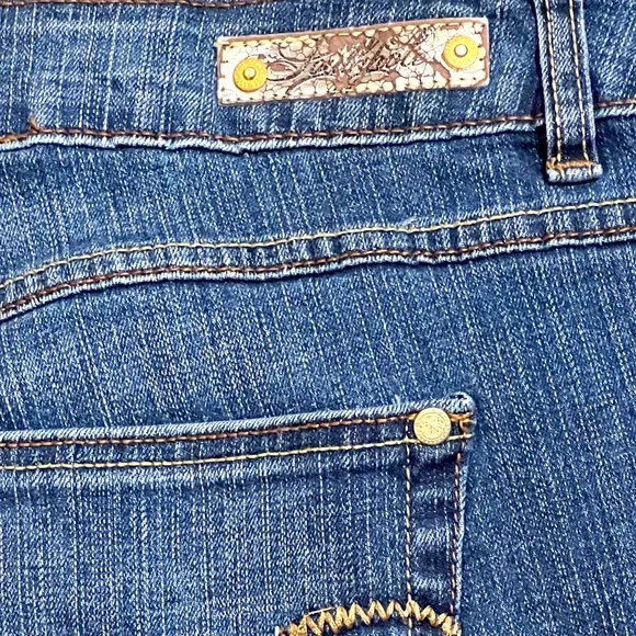 [South Pole] Medium Wash Stretchy Plus Size Jeans - Picture 3 of 7